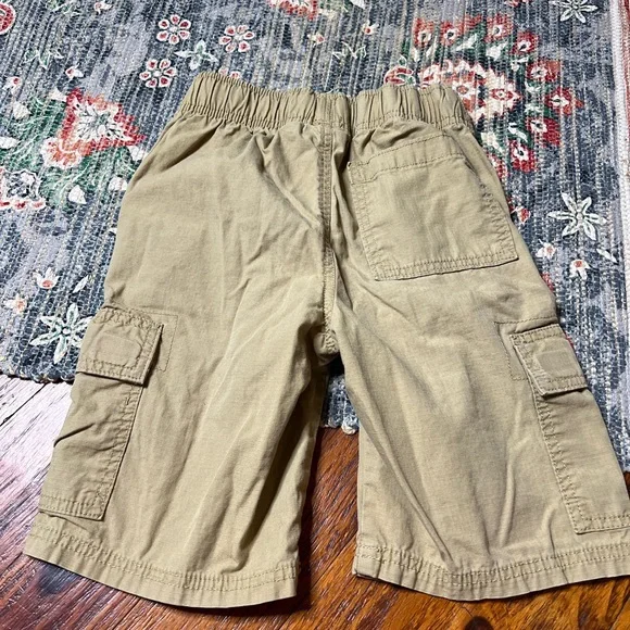 Place boys Khaki Cargo Shorts - Picture 3 of 4